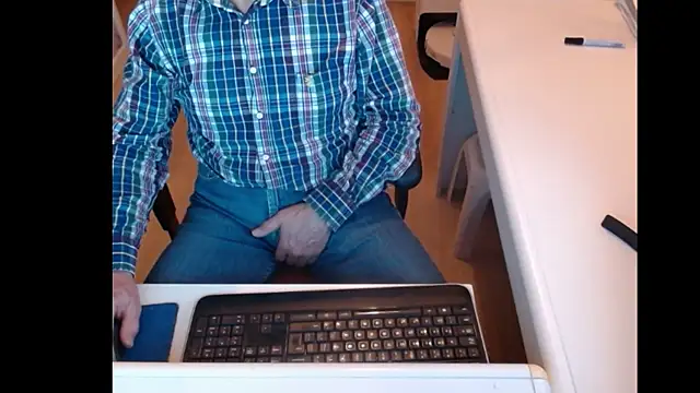 Snapshot of dutchpornking chatting on March 2025 05:28:01 PM dutchpornking online show from March 2025 05:28:01 PM