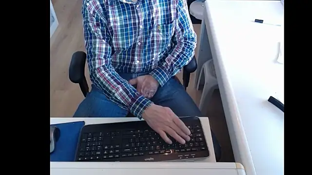 Snapshot of dutchpornking chatting on March 2025 07:37:01 AM dutchpornking online show from March 2025 07:37:01 AM