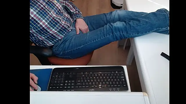 Snapshot of dutchpornking chatting on March 2025 04:01:02 PM dutchpornking online show from March 2025 04:01:02 PM