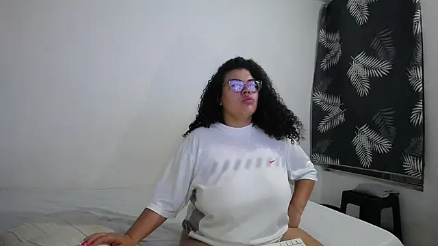 Snapshot of mabigomez00 chatting on April 2026 09:37:01 AM mabigomez00 online show from April 2026 09:37:01 AM