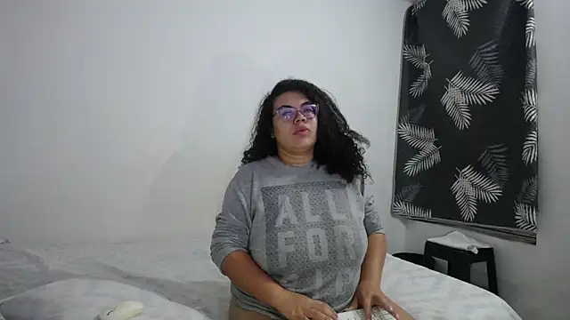 Snapshot of mabigomez00 chatting on April 2026 09:15:01 AM mabigomez00 online show from April 2026 09:15:01 AM