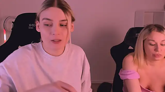 hotblonds online show from December 2024 05:40:02 PM