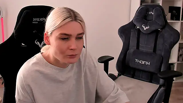 hotblonds online show from February 2025 01:21:02 PM