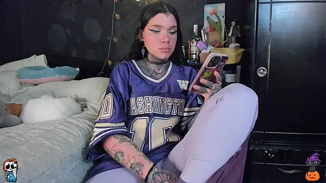 Lilmarieee online show from October 2025 10:44:02 PM