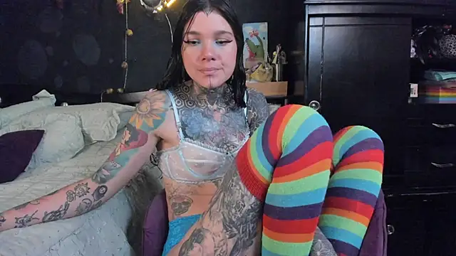 Lilmarieee online show from November 2025 03:56:01 PM