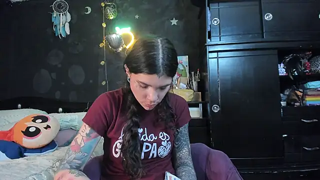 Lilmarieee online show from November 2025 10:47:01 PM