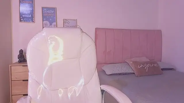 Amaia Daniells online show from November 2025 03:54:01 AM