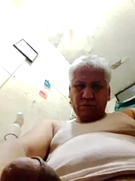 Momlover2022 online show from April 2026 09:15:01 PM