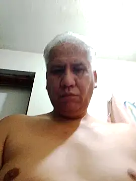 Snapshot of Momlover2022 chatting on May 2026 07:08:01 PM Momlover2022 online show from May 2026 07:08:01 PM
