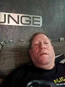 tomtom111111 online show from October 2025 07:54:01 AM