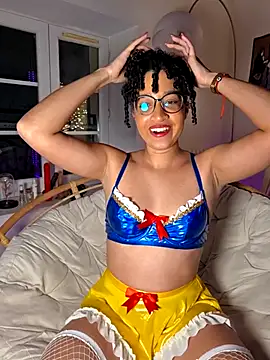 Lauyako online show from February 2026 09:00:01 PM