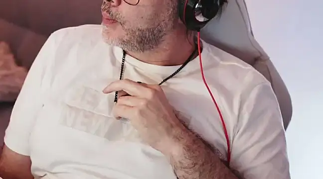 Snapshot of Sanders_White chatting on February 2025 02:07:02 AM Sanders White online show from February 2025 02:07:02 AM