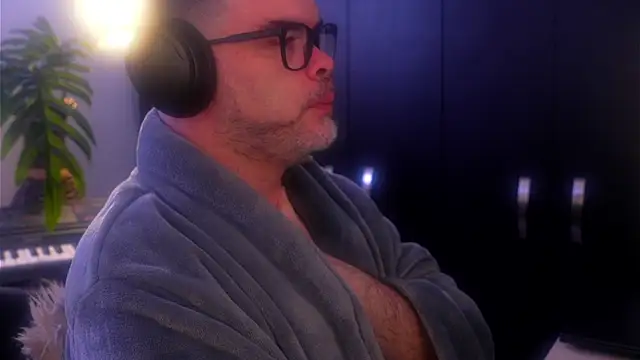 Snapshot of Sanders_White chatting on September 2025 01:44:02 PM Sanders White online show from September 2025 01:44:02 PM