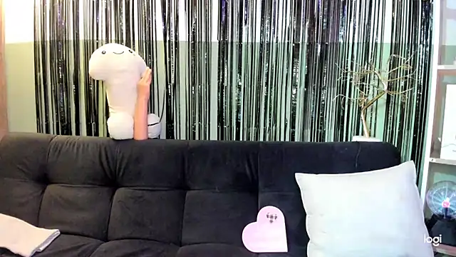 lilly sweett online show from February 2026 11:05:02 PM