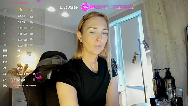 Snapshot of HotyPlays chatting on April 2026 12:30:01 PM HotyPlays online show from April 2026 12:30:01 PM