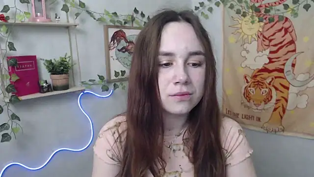 Snapshot of VeryVeryVeryShy_ chatting on April 2026 05:44:02 AM VeryVeryVeryShy online show from April 2026 05:44:02 AM