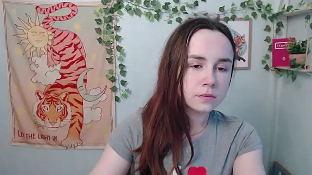 Snapshot of VeryVeryVeryShy_ chatting on June 2026 05:43:02 AM VeryVeryVeryShy online show from June 2026 05:43:02 AM