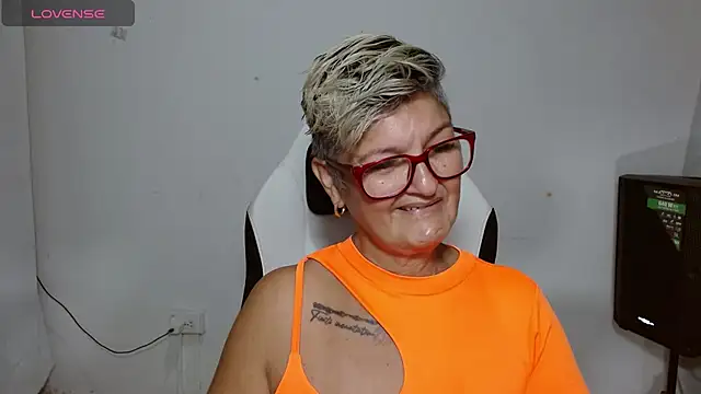 Snapshot of bety-cum2 chatting on June 2026 01:24:02 PM bety-cum2 online show from June 2026 01:24:02 PM