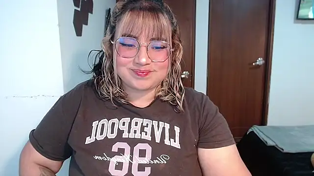 Snapshot of yini_angel chatting on May 2026 11:11:01 PM yini angel online show from May 2026 11:11:01 PM