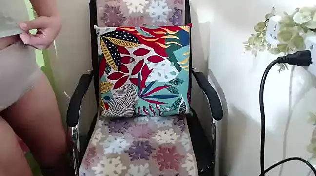 Snapshot of Skinny_regie99xxx chatting on February 2025 02:38:01 PM Skinny regie99xxx online show from February 2025 02:38:01 PM