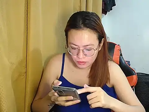 crizzybel online show from December 2025 06:49:01 PM