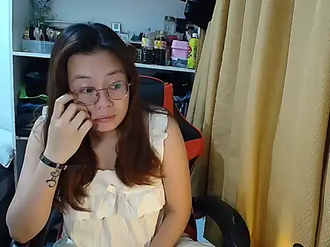 crizzybel online show from April 2026 06:05:02 PM