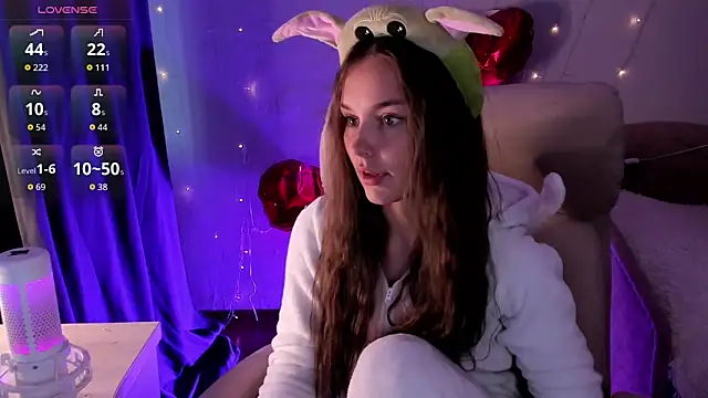 Snapshot of AliceOrlova chatting on May 2026 02:37:01 PM AliceOrlova online show from May 2026 02:37:01 PM