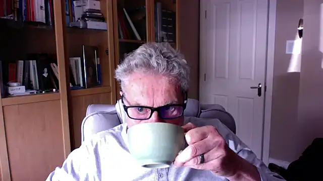 Snapshot of Oldpistolpete chatting on April 2026 10:35:02 AM Oldpistolpete online show from April 2026 10:35:02 AM
