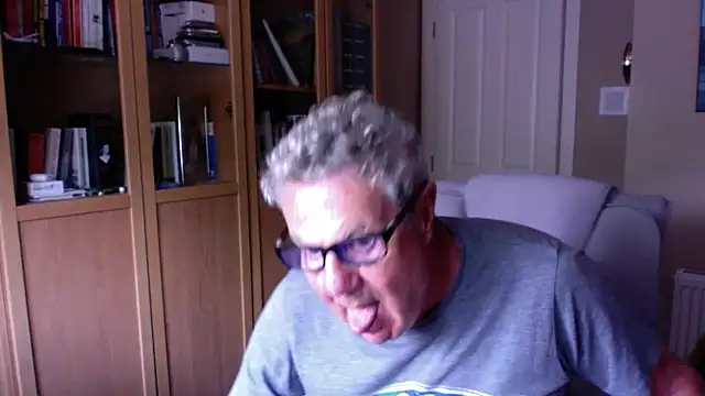 Snapshot of Oldpistolpete chatting on June 2026 09:11:02 AM Oldpistolpete online show from June 2026 09:11:02 AM