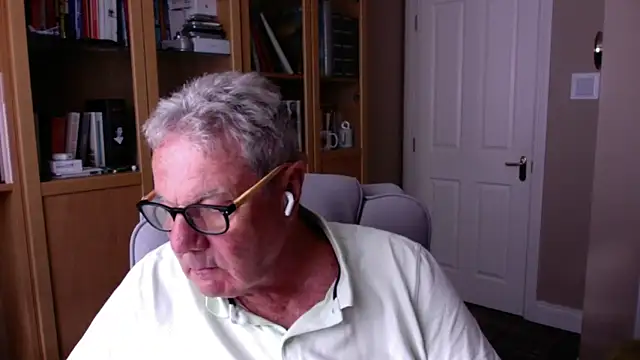Snapshot of Oldpistolpete chatting on June 2026 05:34:02 PM Oldpistolpete online show from June 2026 05:34:02 PM