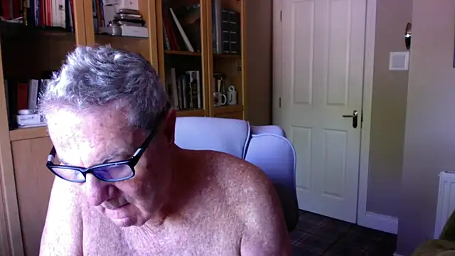 Snapshot of Oldpistolpete chatting on June 2026 09:41:02 AM Oldpistolpete online show from June 2026 09:41:02 AM