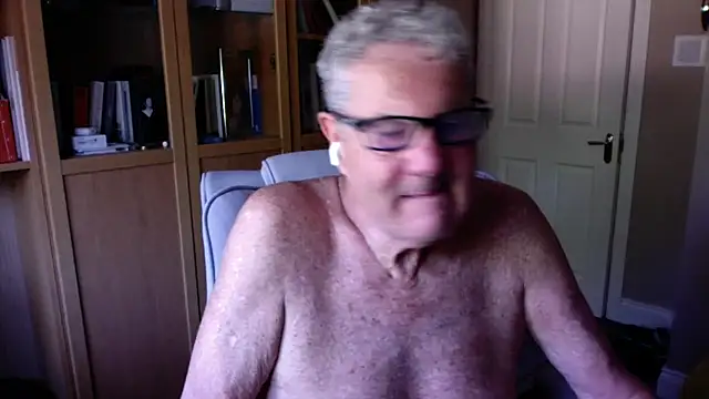 Snapshot of Oldpistolpete chatting on June 2026 10:02:01 AM Oldpistolpete online show from June 2026 10:02:01 AM