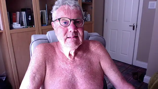Snapshot of Oldpistolpete chatting on June 2026 05:06:02 PM Oldpistolpete online show from June 2026 05:06:02 PM