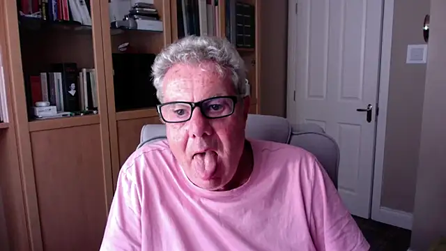 Snapshot of Oldpistolpete chatting on July 2026 07:05:02 PM Oldpistolpete online show from July 2026 07:05:02 PM