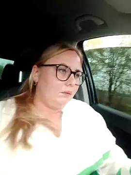 Robyn Lea online show from November 2025 12:38:01 PM