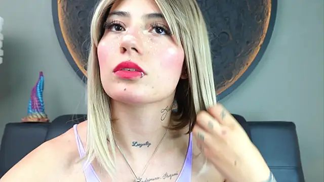 Snapshot of miss_sharlotte18 chatting on November 2025 06:09:02 PM miss sharlotte18 online show from November 2025 06:09:02 PM