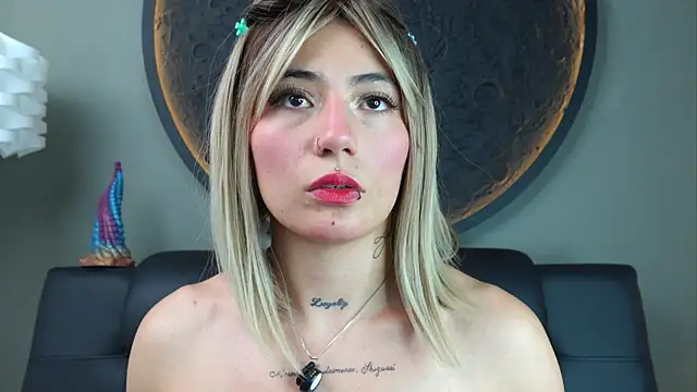 Snapshot of miss_sharlotte18 chatting on November 2025 06:07:01 PM miss sharlotte18 online show from November 2025 06:07:01 PM