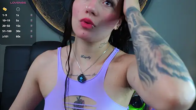 Snapshot of miss_sharlotte18 chatting on December 2025 06:48:01 PM miss sharlotte18 online show from December 2025 06:48:01 PM