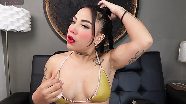 Snapshot of miss_vaiolette chatting on May 2026 11:04:01 AM miss vaiolette online show from May 2026 11:04:01 AM