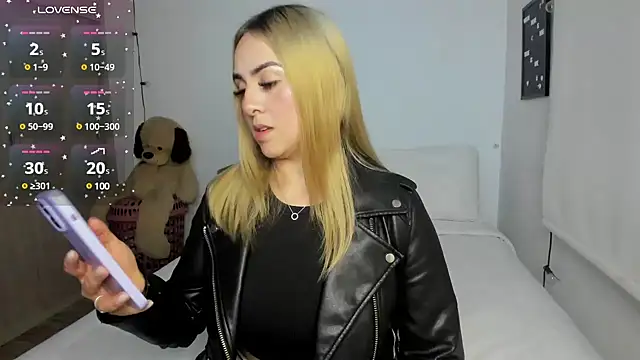 sophi mooreno online show from March 2025 02:25:01 AM