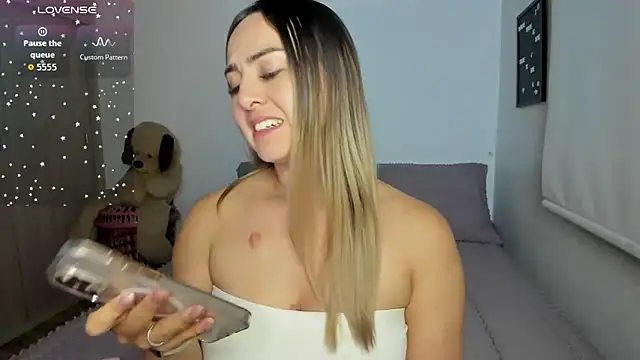 sophi mooreno online show from June 2026 01:18:02 AM
