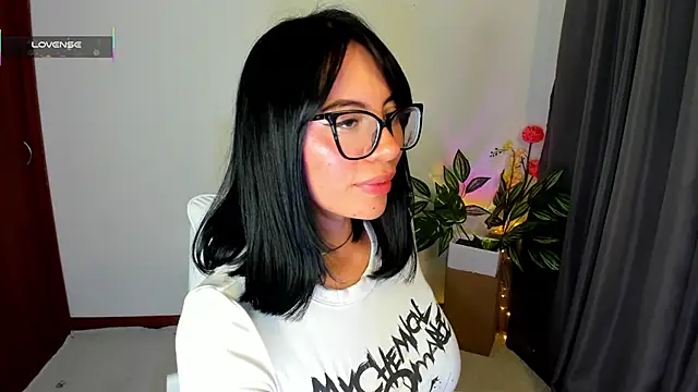 Silvanna-Moree online show from February 2026 05:09:02 PM