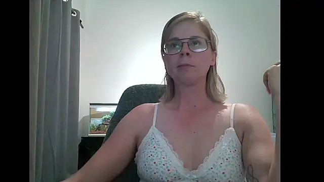 Snapshot of SavannaGirly chatting on February 2025 11:33:01 AM SavannaGirly online show from February 2025 11:33:01 AM