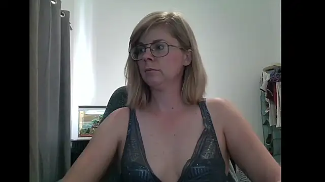 Snapshot of SavannaGirly chatting on March 2025 11:06:02 AM SavannaGirly online show from March 2025 11:06:02 AM