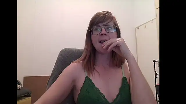 Snapshot of SavannaGirly chatting on June 2026 06:24:02 PM SavannaGirly online show from June 2026 06:24:02 PM