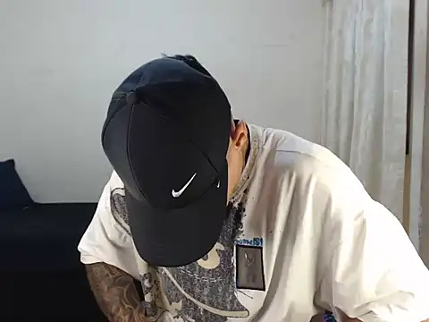 emiliano hottt online show from October 2025 08:24:02 PM