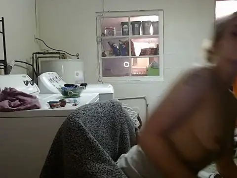 Snapshot of missymilf chatting on January 2025 12:46:01 AM missymilf online show from January 2025 12:46:01 AM