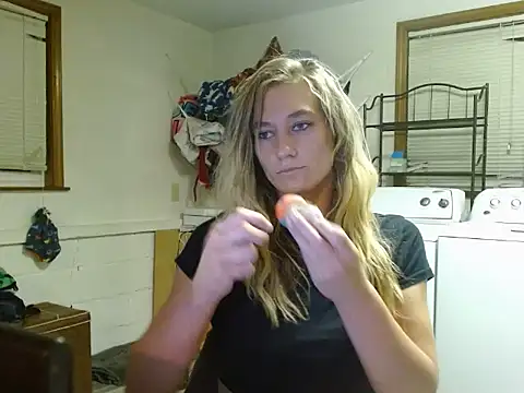 Snapshot of missymilf chatting on October 2025 03:15:02 AM missymilf online show from October 2025 03:15:02 AM