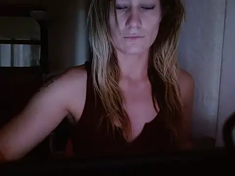 Snapshot of missymilf chatting on December 2025 09:09:02 PM missymilf online show from December 2025 09:09:02 PM