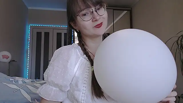 KiraGoldens online show from September 2025 06:29:01 AM